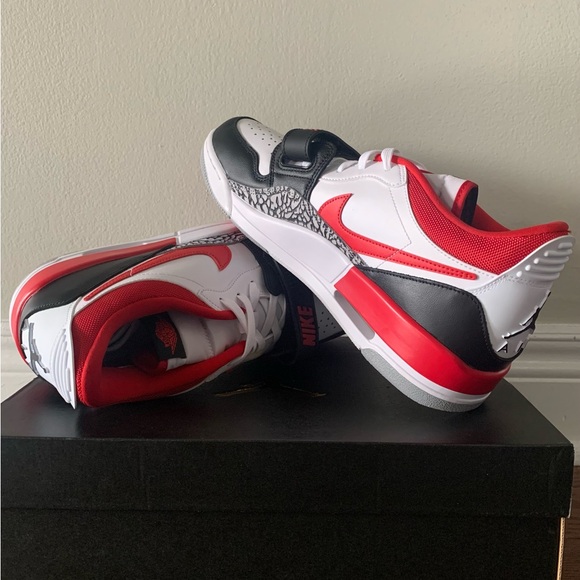 Nike Air Jordan Legacy 312 Low Basketball Shoes - Picture 2 of 9